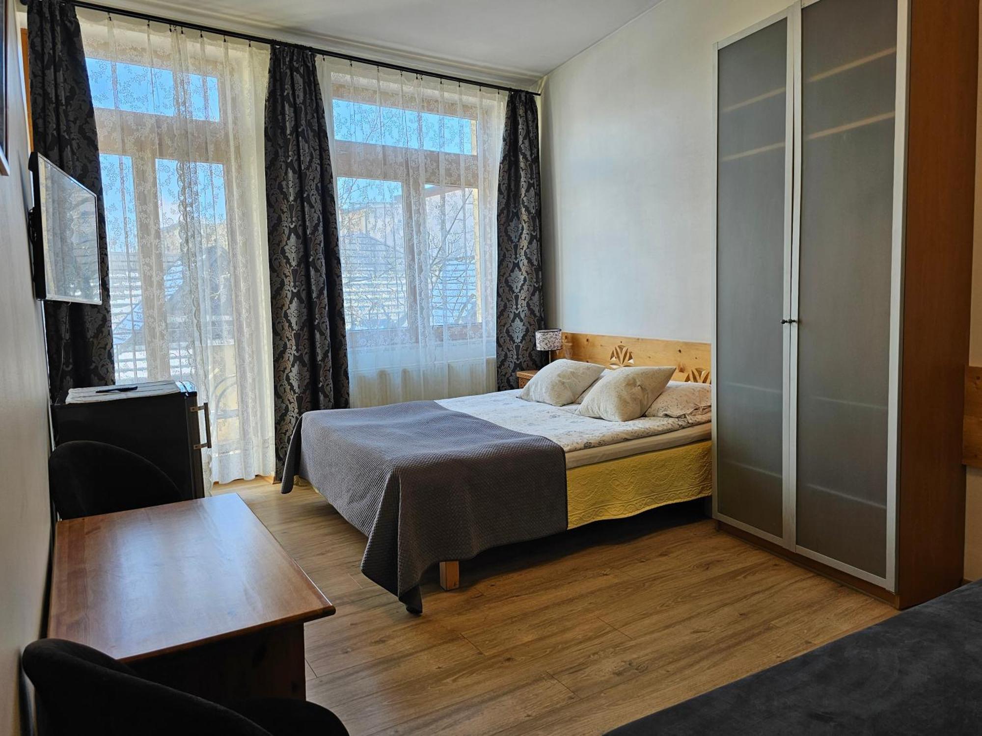 Pokoje I Apartamenty Krupowki 36 Zakopane Ngoại thất bức ảnh