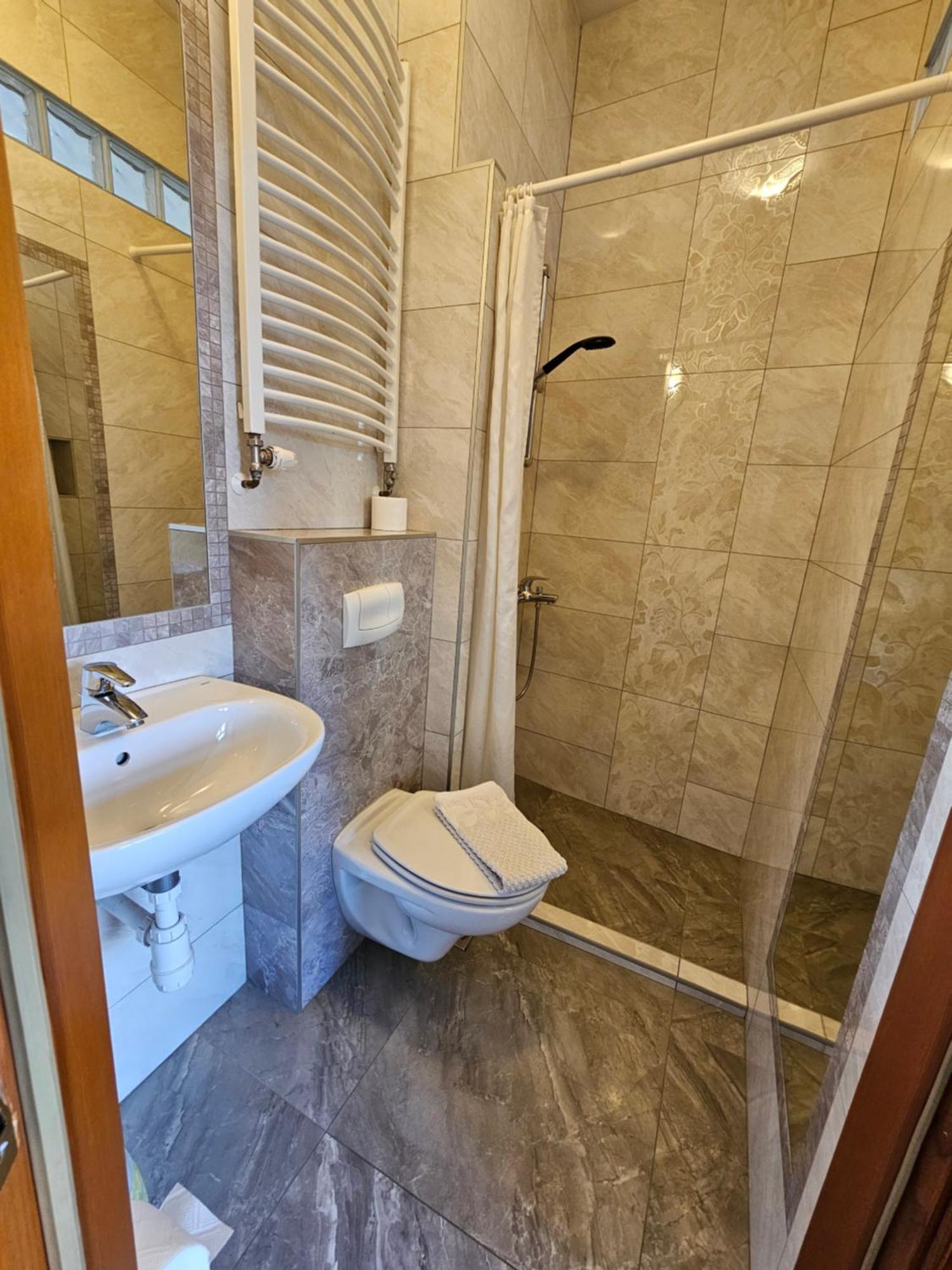 Pokoje I Apartamenty Krupowki 36 Zakopane Ngoại thất bức ảnh